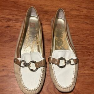 Anne Klein Tan and White Women's Loafers/Flats, Size 7.5M
